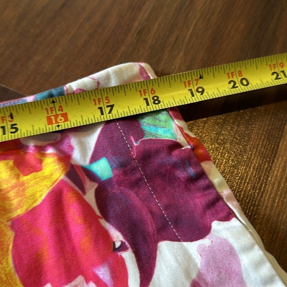 Cynthia Rowley Floral Back Zipper Shorts Size 14- Bright Summer Colors - Picture 5 of 9